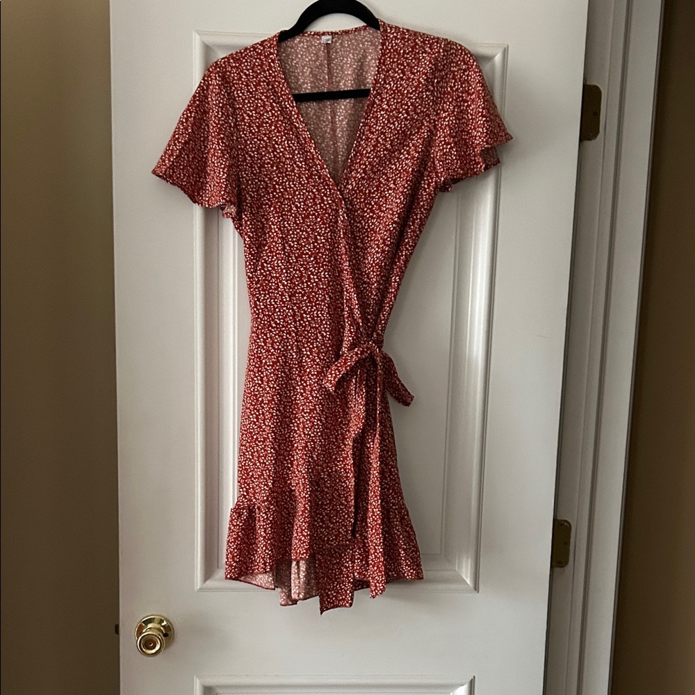 Chic Red Floral Mini Wrap Dress